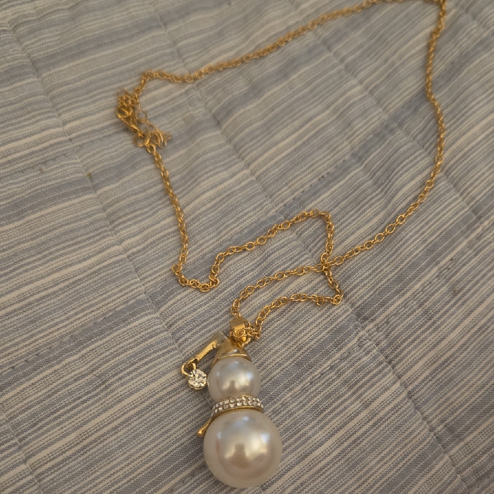 Elegant Gold Pearl Necklace